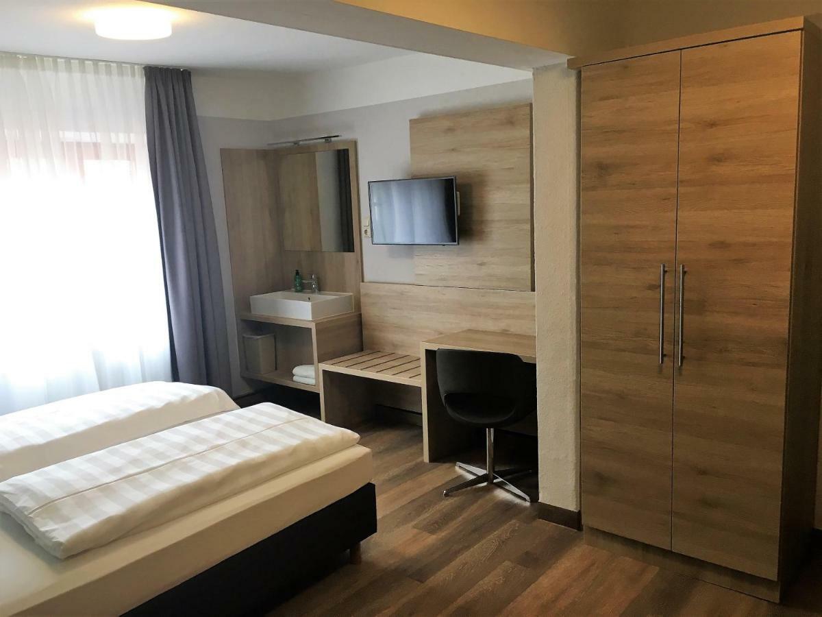 Eberl Hotel Pension Muenchen Feldmoching Экстерьер фото