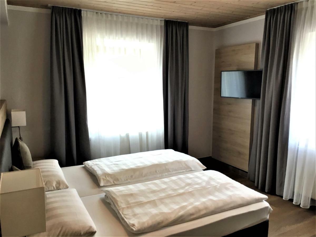 Eberl Hotel Pension Muenchen Feldmoching Экстерьер фото