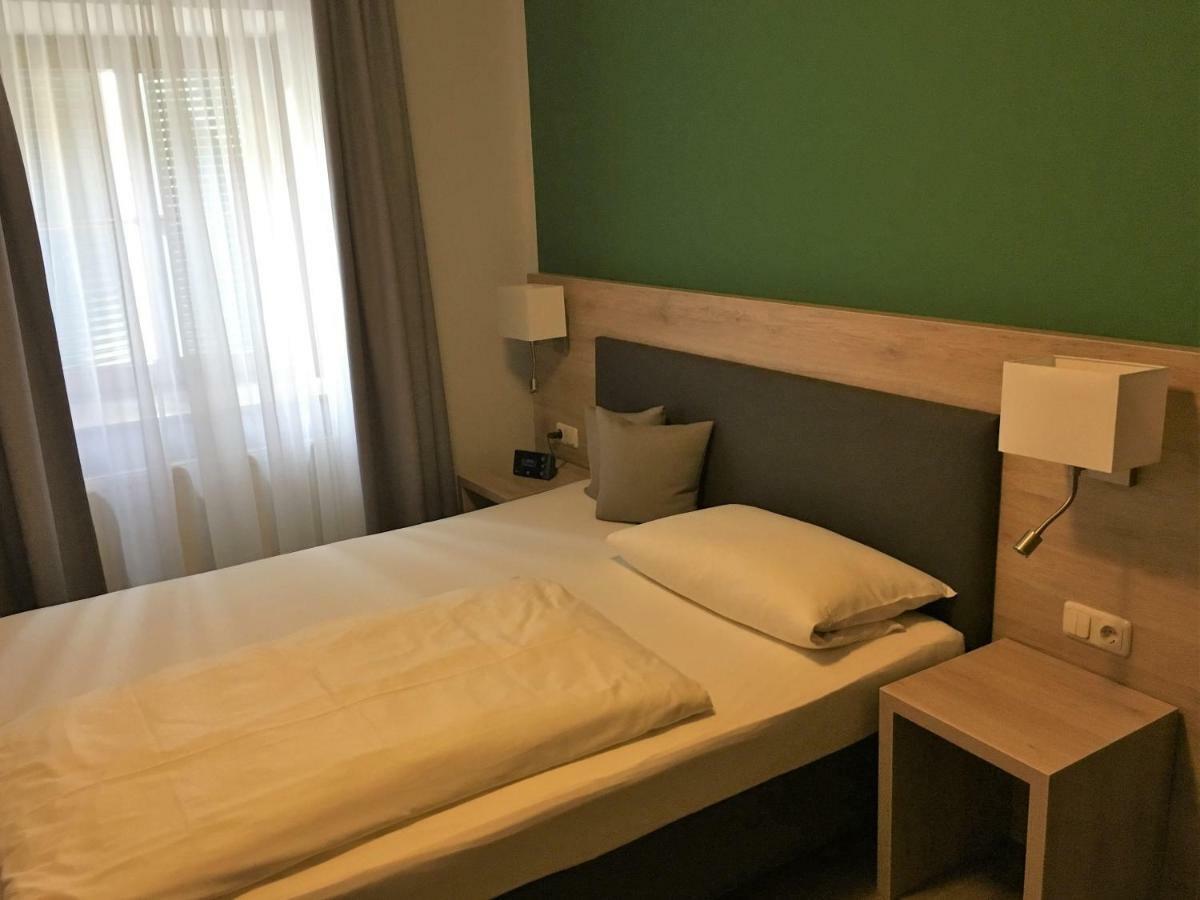 Eberl Hotel Pension Muenchen Feldmoching Экстерьер фото