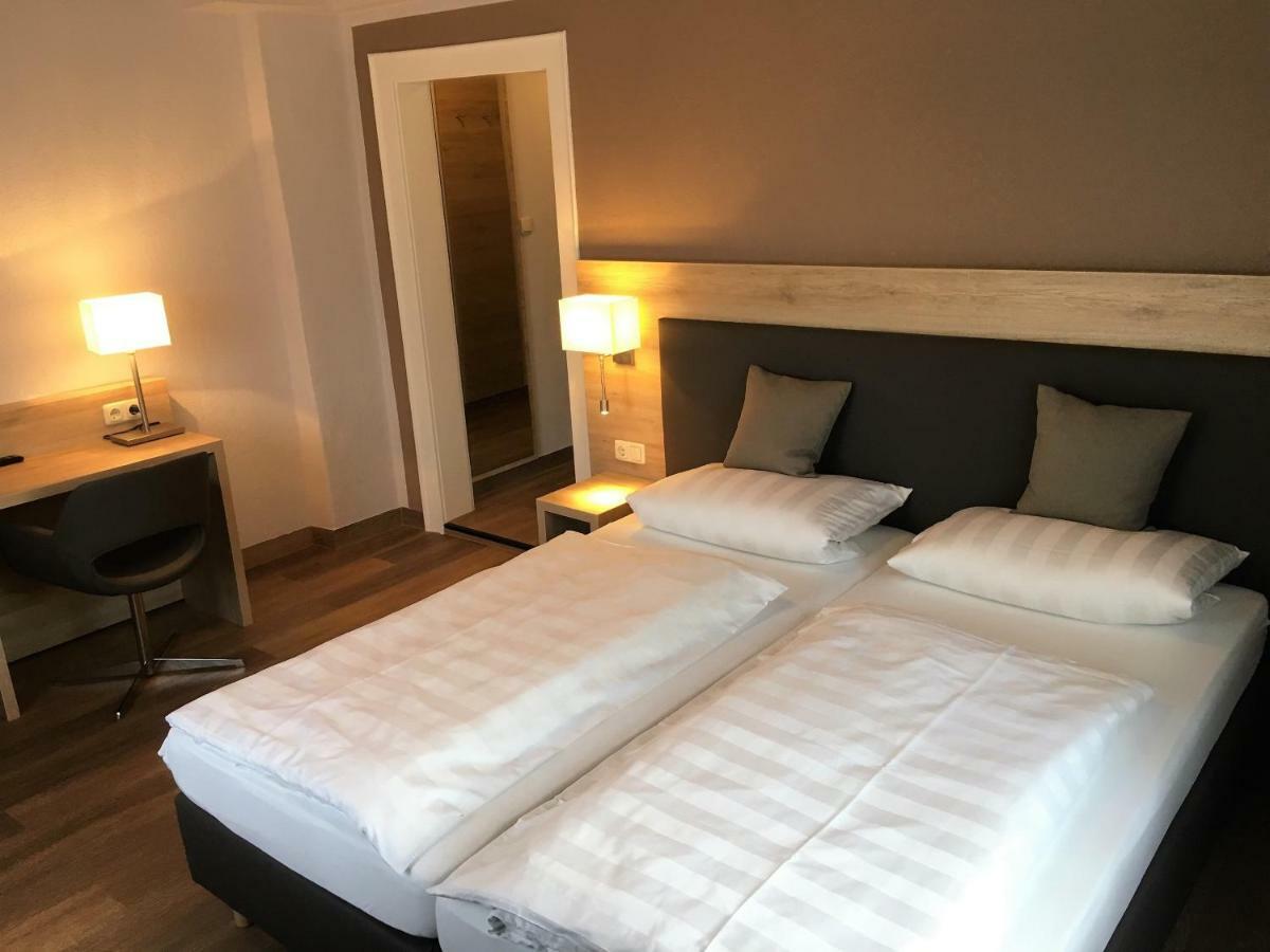 Eberl Hotel Pension Muenchen Feldmoching Экстерьер фото